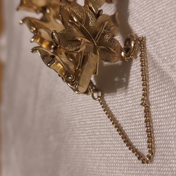 Vintage Crown Trifari Leaf Link Bracelet Brushed Gold Tone Leaves - Picture 3 of 6